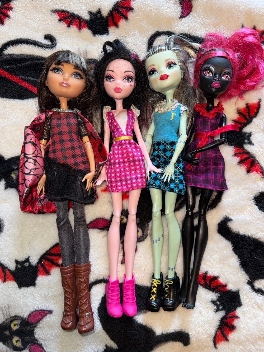 Monster High  Dolls - Picture 2 of 5